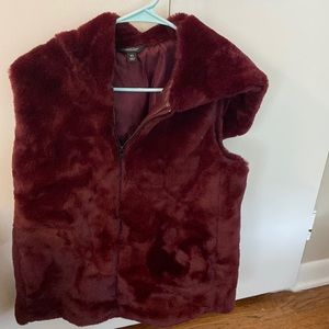 Simply Vera Vera Wang maroon faux fur vest size xs